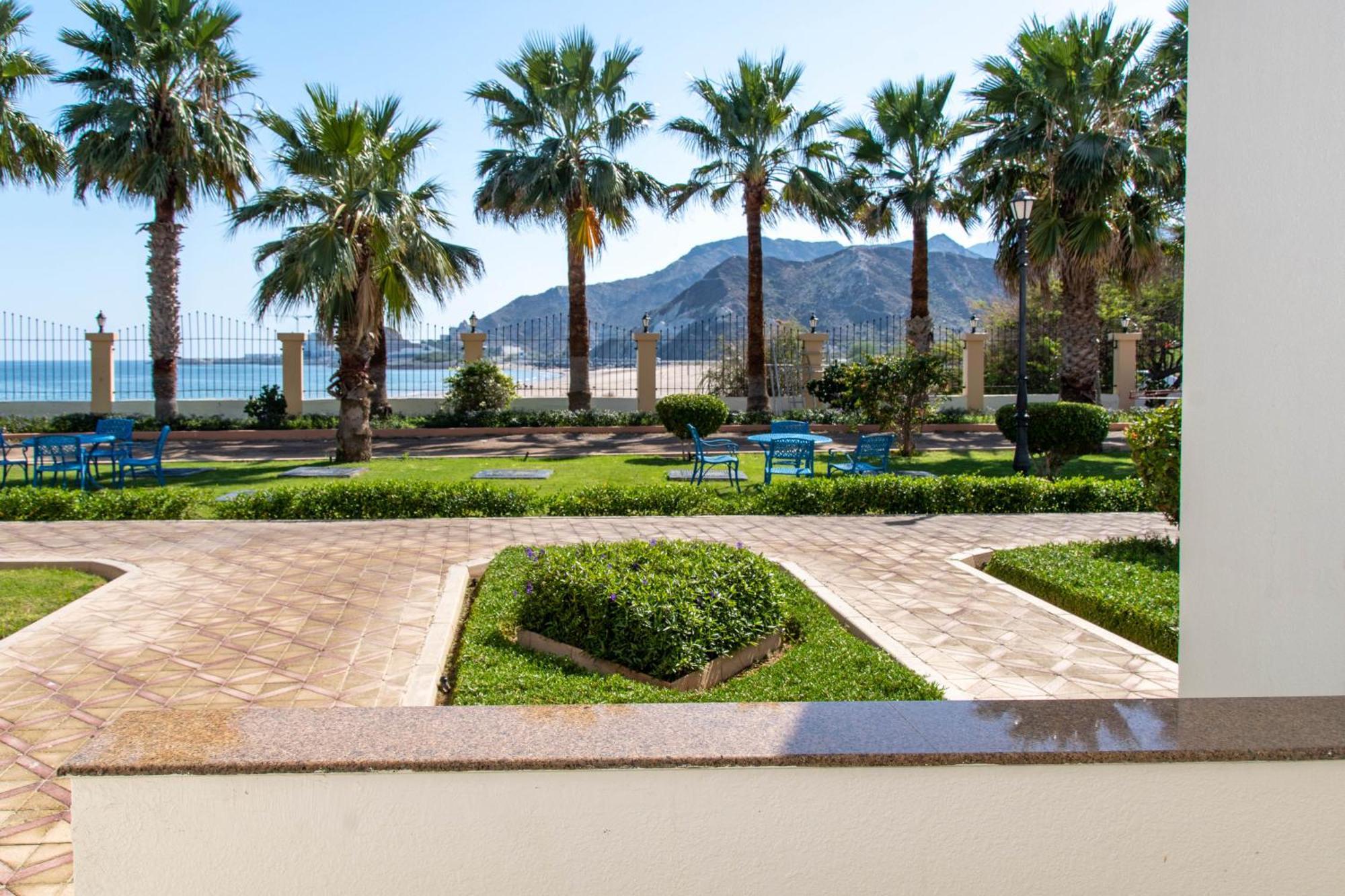 Sandy Beach Hotel & Resort Al Aqah Bagian luar foto