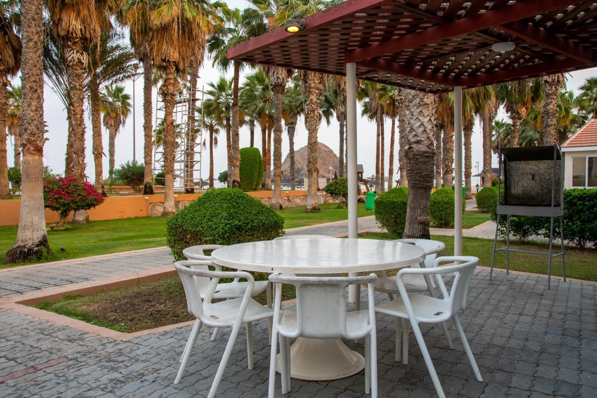 Sandy Beach Hotel & Resort Al Aqah Bagian luar foto