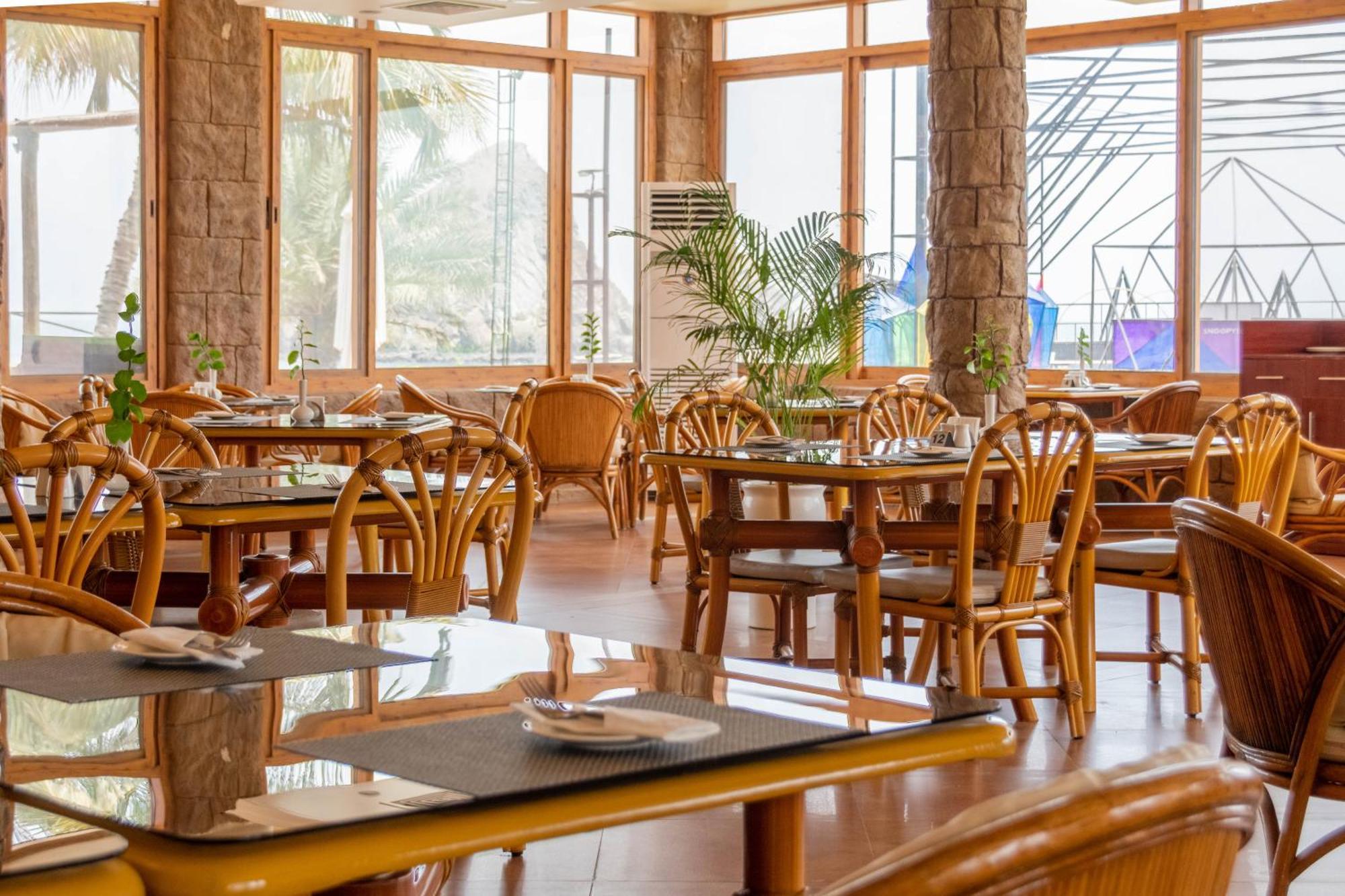 Sandy Beach Hotel & Resort Al Aqah Bagian luar foto